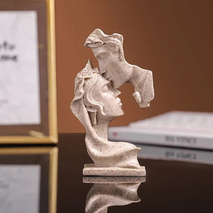 Mini Resin Lovers Statue Figurine Kissing Posture Model Craft Sculpture Ornament Home Decor Desktop Wine Cabinet Decoration